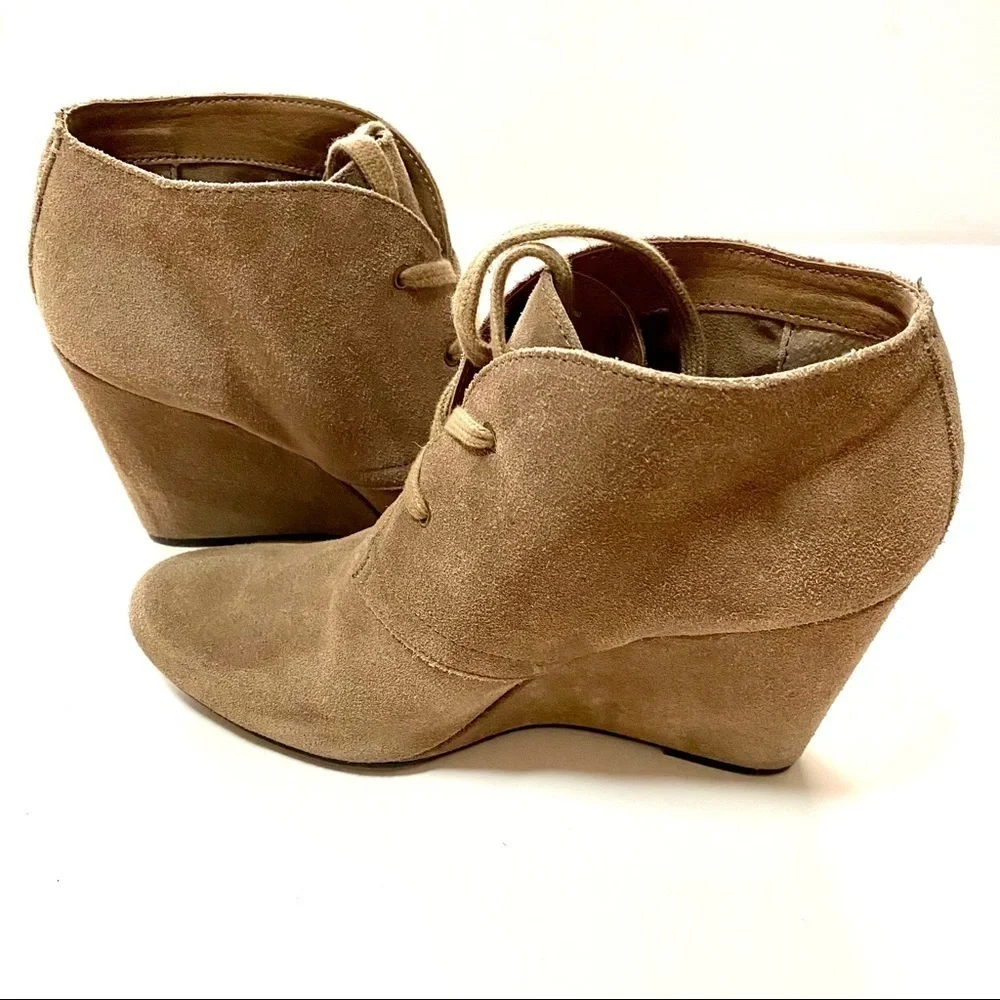 Dolce Vita Gardyn Taupe Suede Wedge Ankle Boots 10
